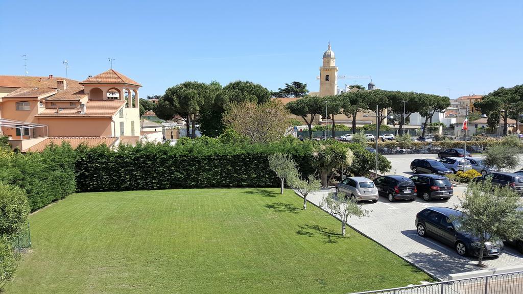 Riviera Palace Residence Loano Luaran gambar